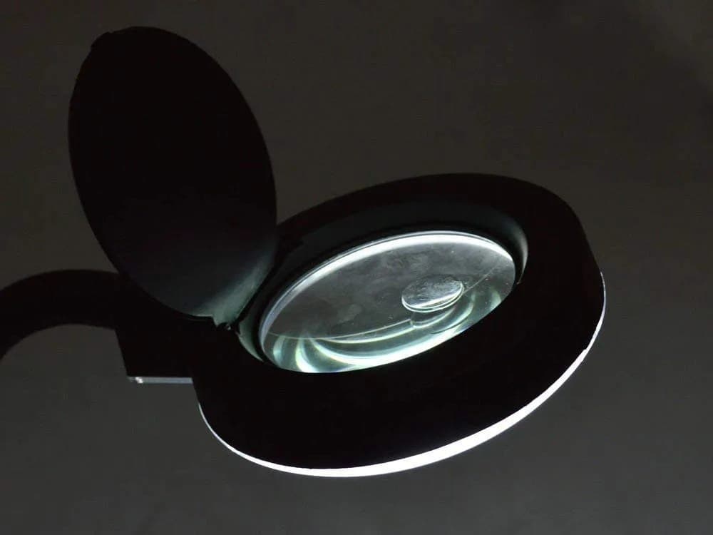 LED Magnifying Lamp with Flexible Gooseneck Stand image 5