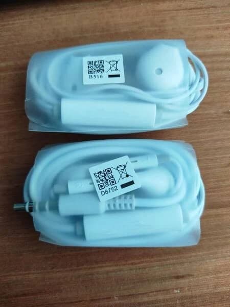 Wired Handsfree Earphones with Mic image 1