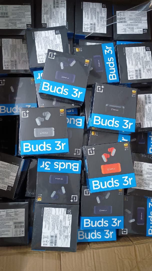 One Plus Buds 3r image 1
