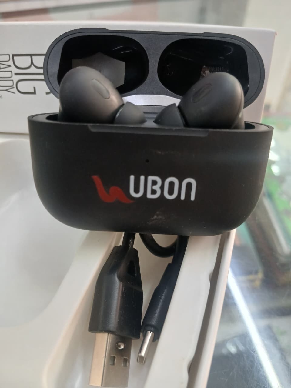 Wireless Earbuds image 3