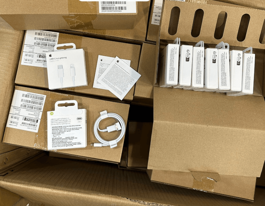 Apple USB-C To Lightning Cable – 1 Meter OG image 1
