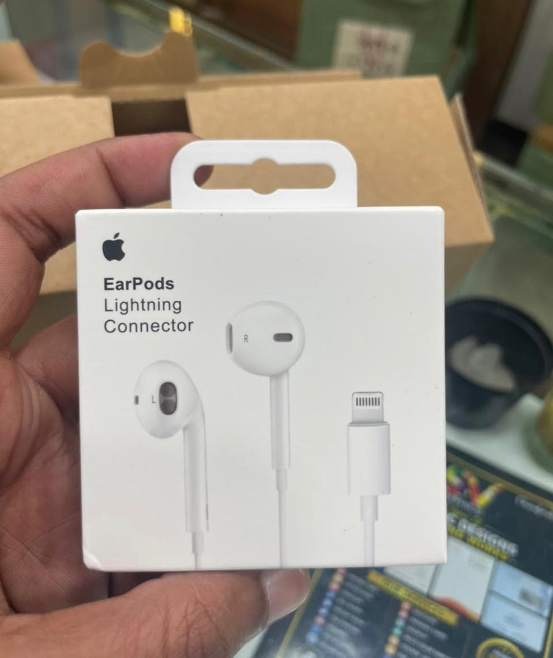 Apple EarPods With Lightning Connector image 1
