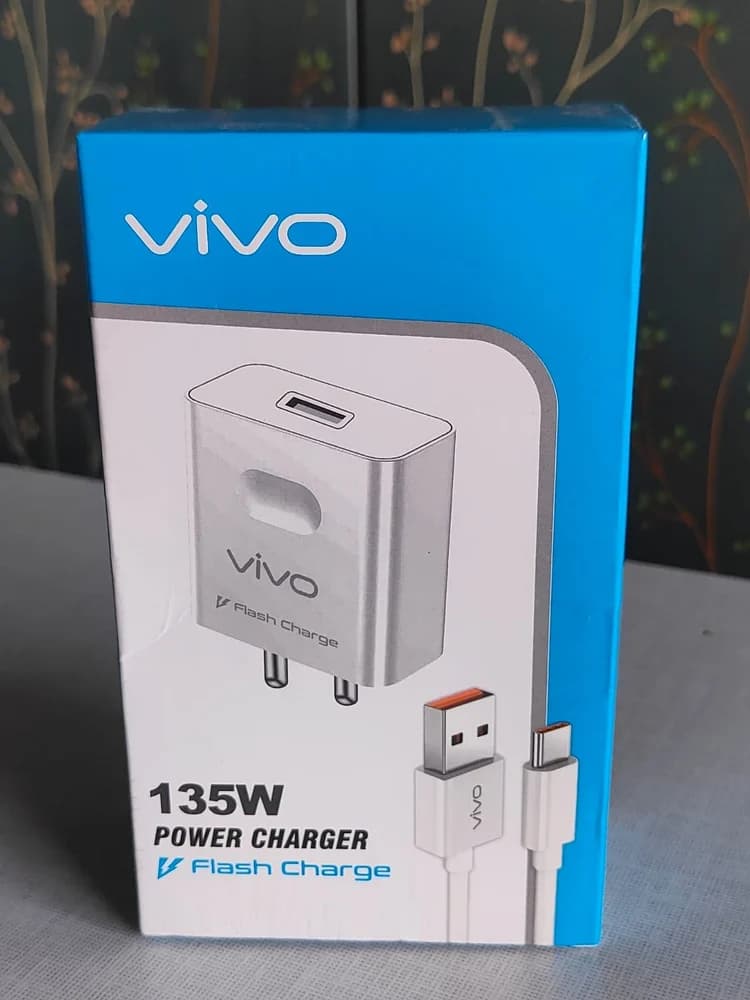 Vivo 135W Flash Charge Power Adapter image 1