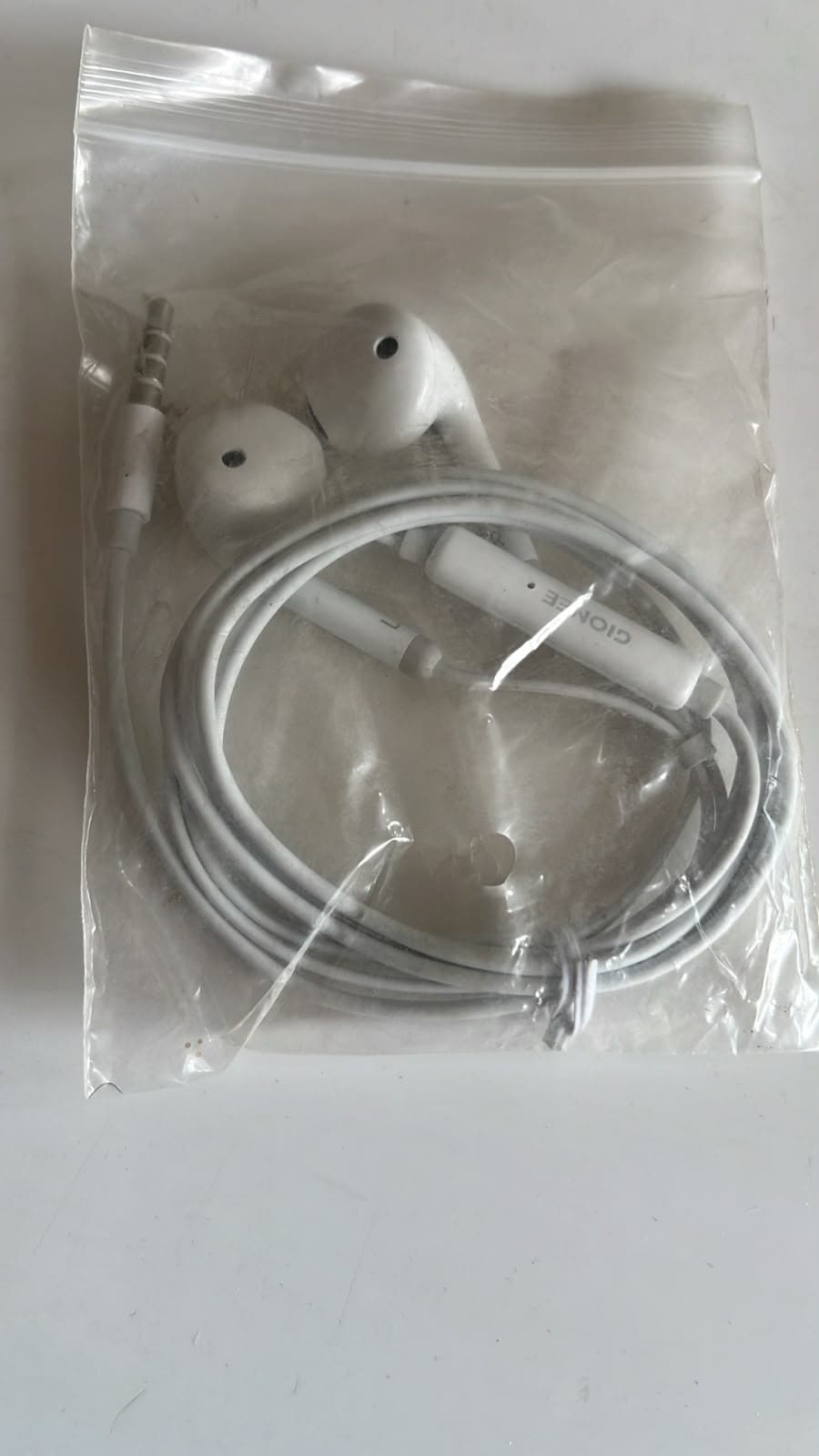 White Wired Stereo Earphones With Microphone