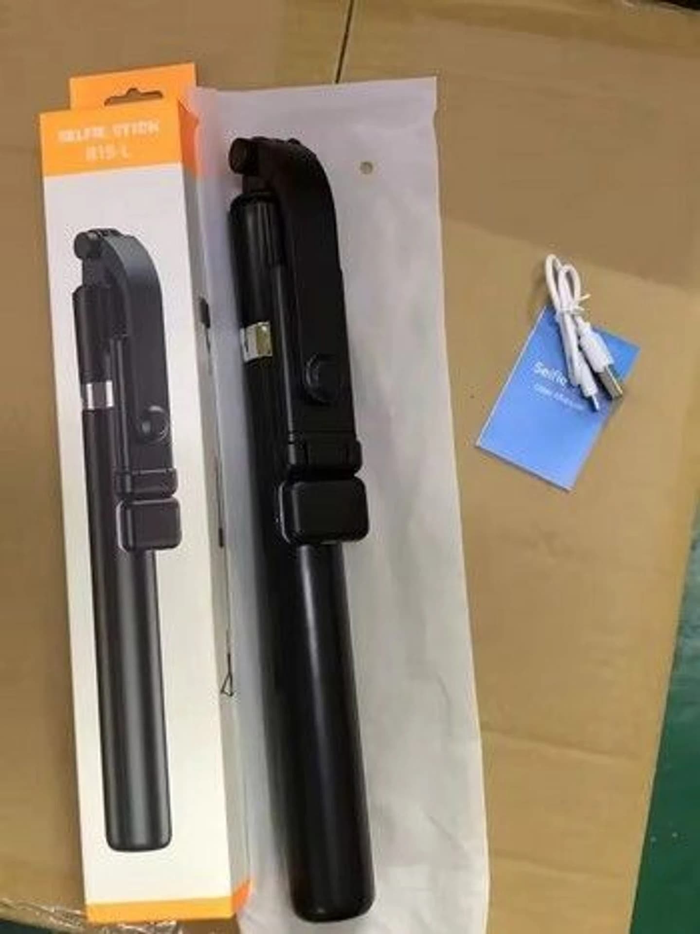 R1S-L Selfie Stick Tripod with LED Light & Bluetooth Remote image 6