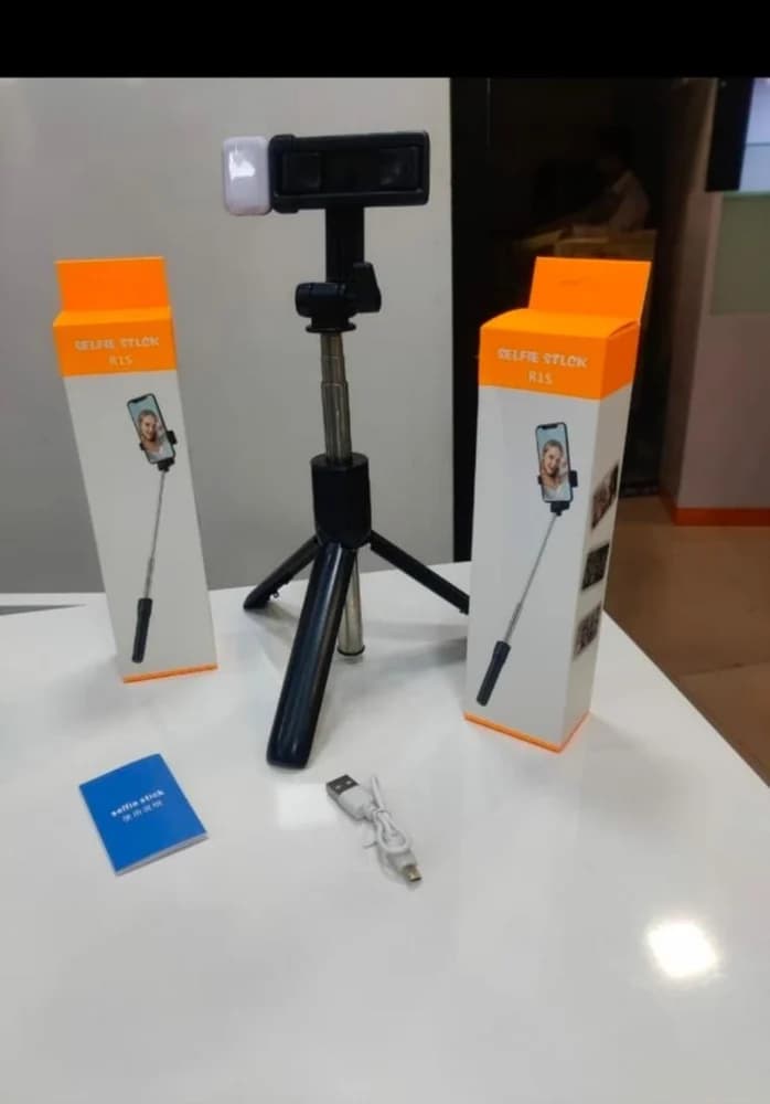 R1S Bluetooth Selfie Stick