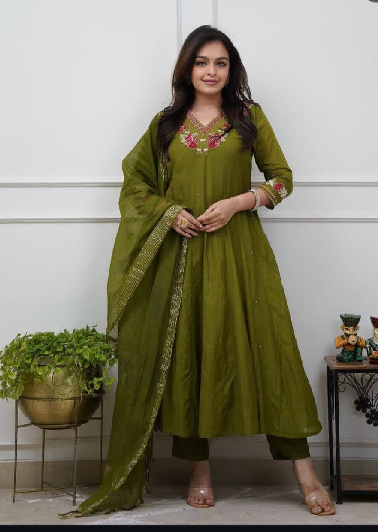 Writingzentara Womens Olive Green Cotton 3-piece Suit Set image 5