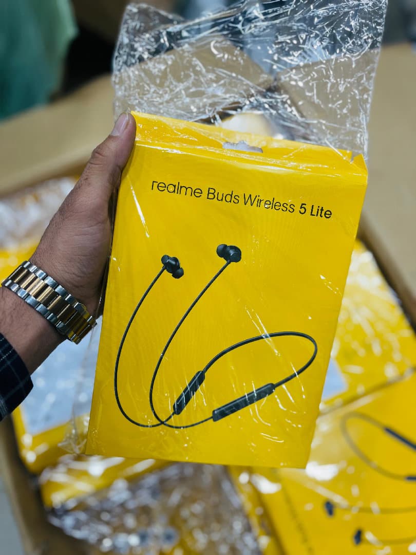 realme buds wireless neck band image 2